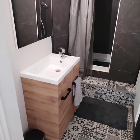 Etoile 21 - Dazzling View Of Canal