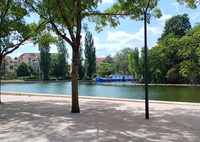 Etoile 21 - Dazzling View Of Canal *